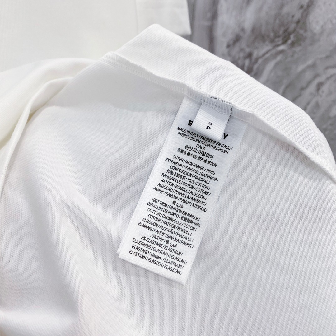 巴宝莉 2026夏装新款男女同款👫短袖T恤，！定制专属纯棉面料，定制原版工艺螺纹，胸前重工字母logo工