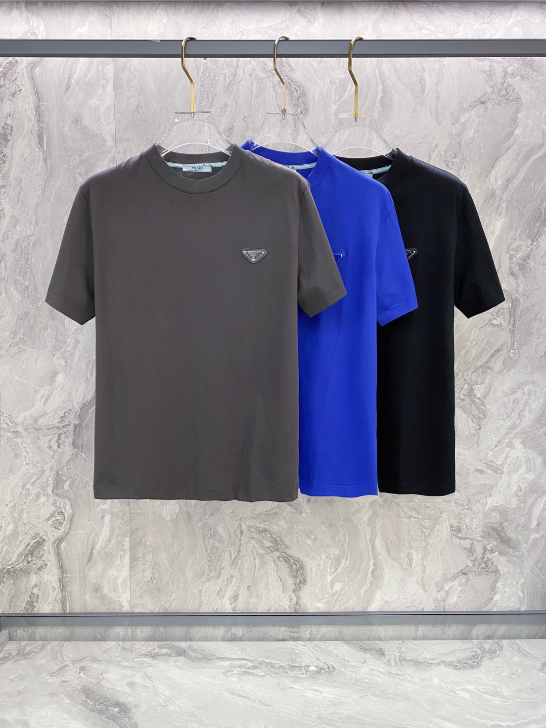 普拉达 2026夏装新款男女同款👫短袖T恤，！定制专属纯棉面料，定制原版工艺螺纹，胸前重工字母logo工