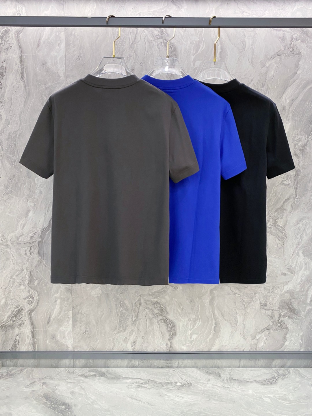 普拉达 2026夏装新款男女同款👫短袖T恤，！定制专属纯棉面料，定制原版工艺螺纹，胸前重工字母logo工