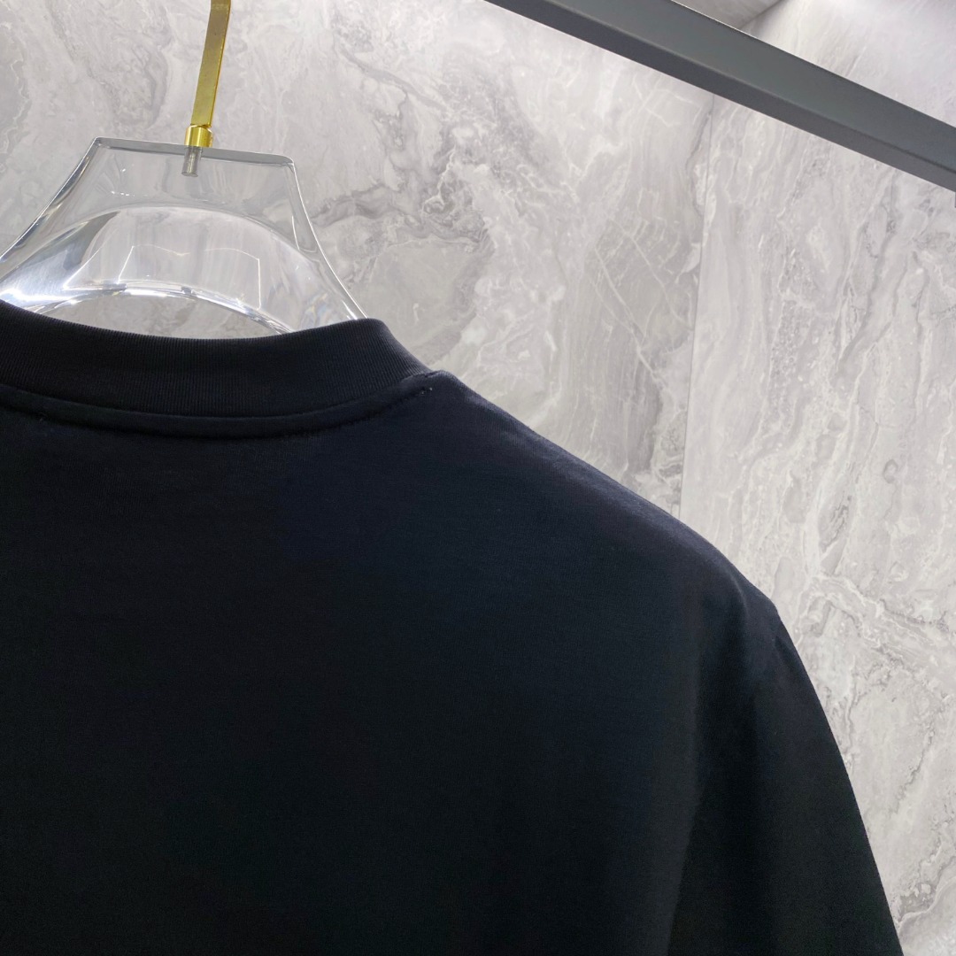 普拉达 2026夏装新款男女同款👫短袖T恤，！定制专属纯棉面料，定制原版工艺螺纹，胸前重工字母logo工