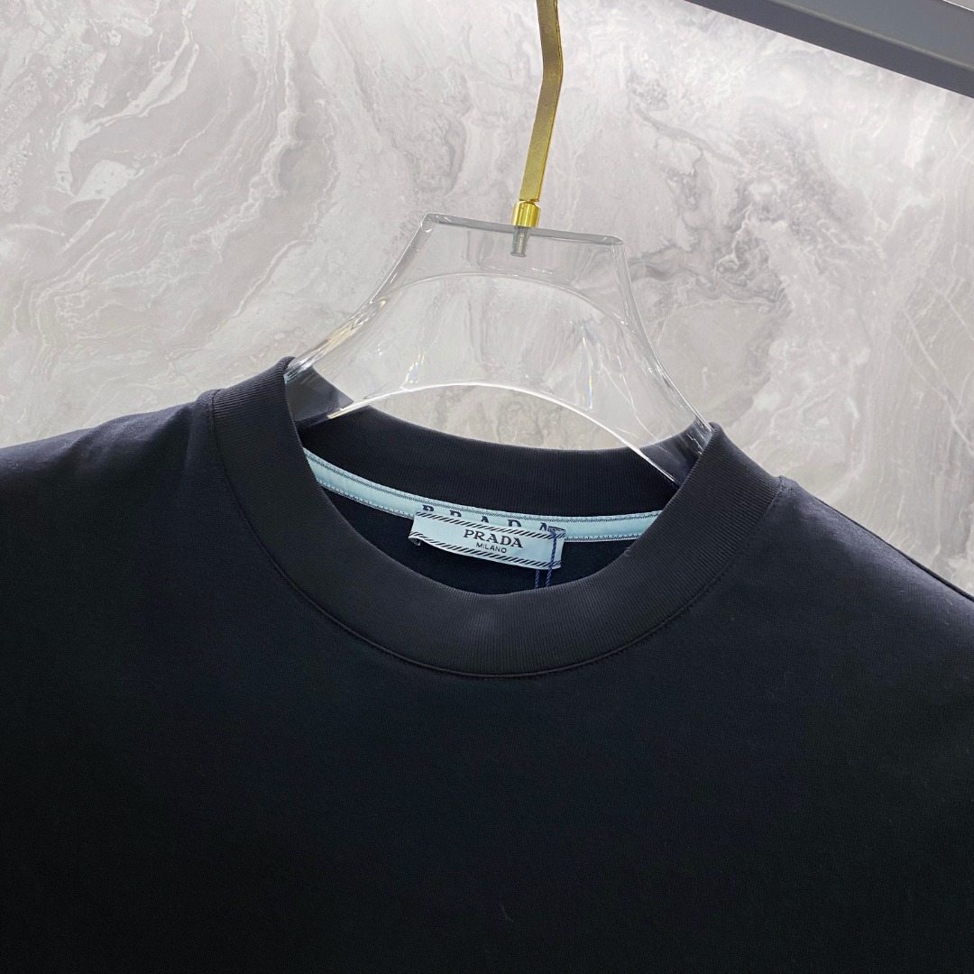 普拉达 2026夏装新款男女同款👫短袖T恤，！定制专属纯棉面料，定制原版工艺螺纹，胸前重工字母logo工