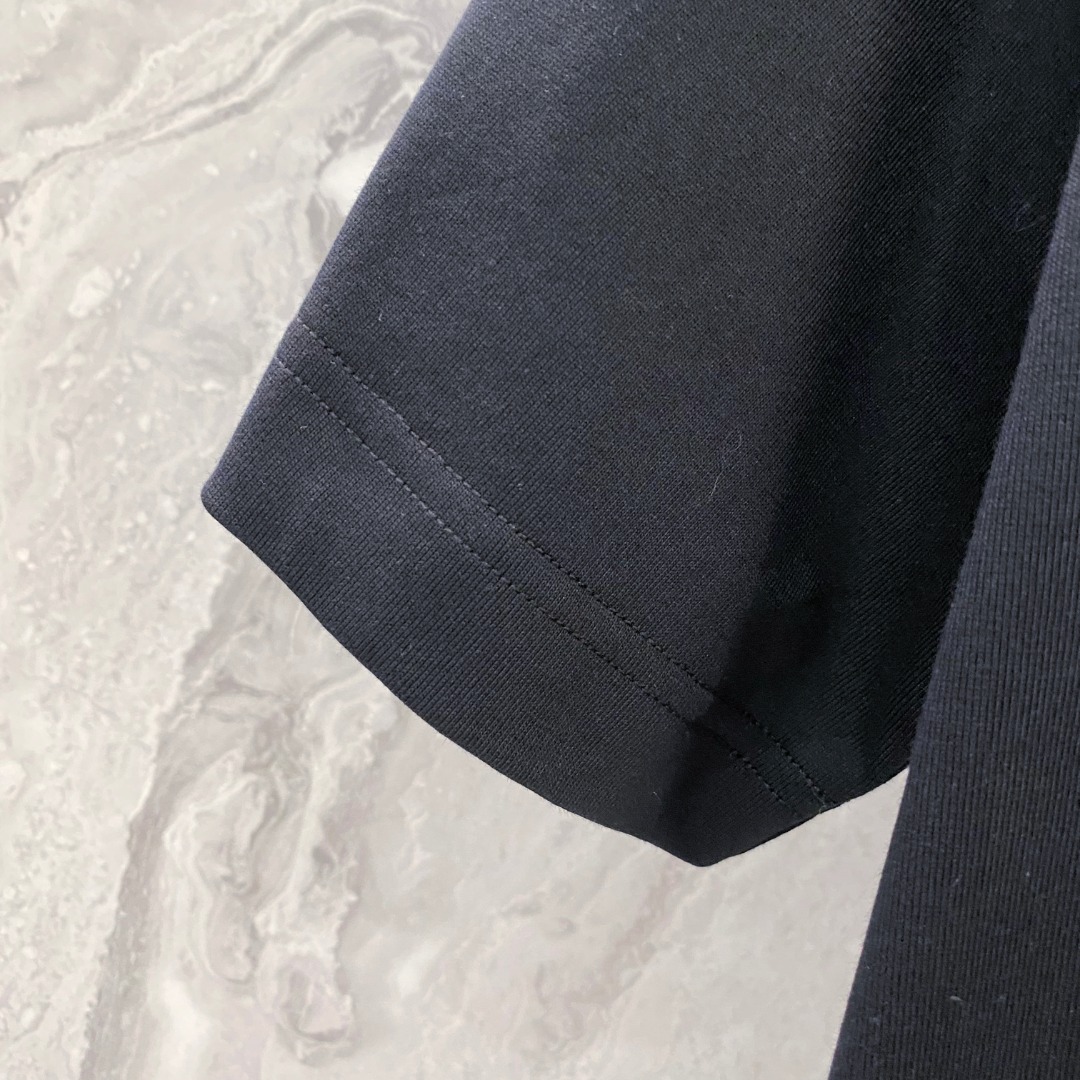 普拉达 2026夏装新款男女同款👫短袖T恤，！定制专属纯棉面料，定制原版工艺螺纹，胸前重工字母logo工