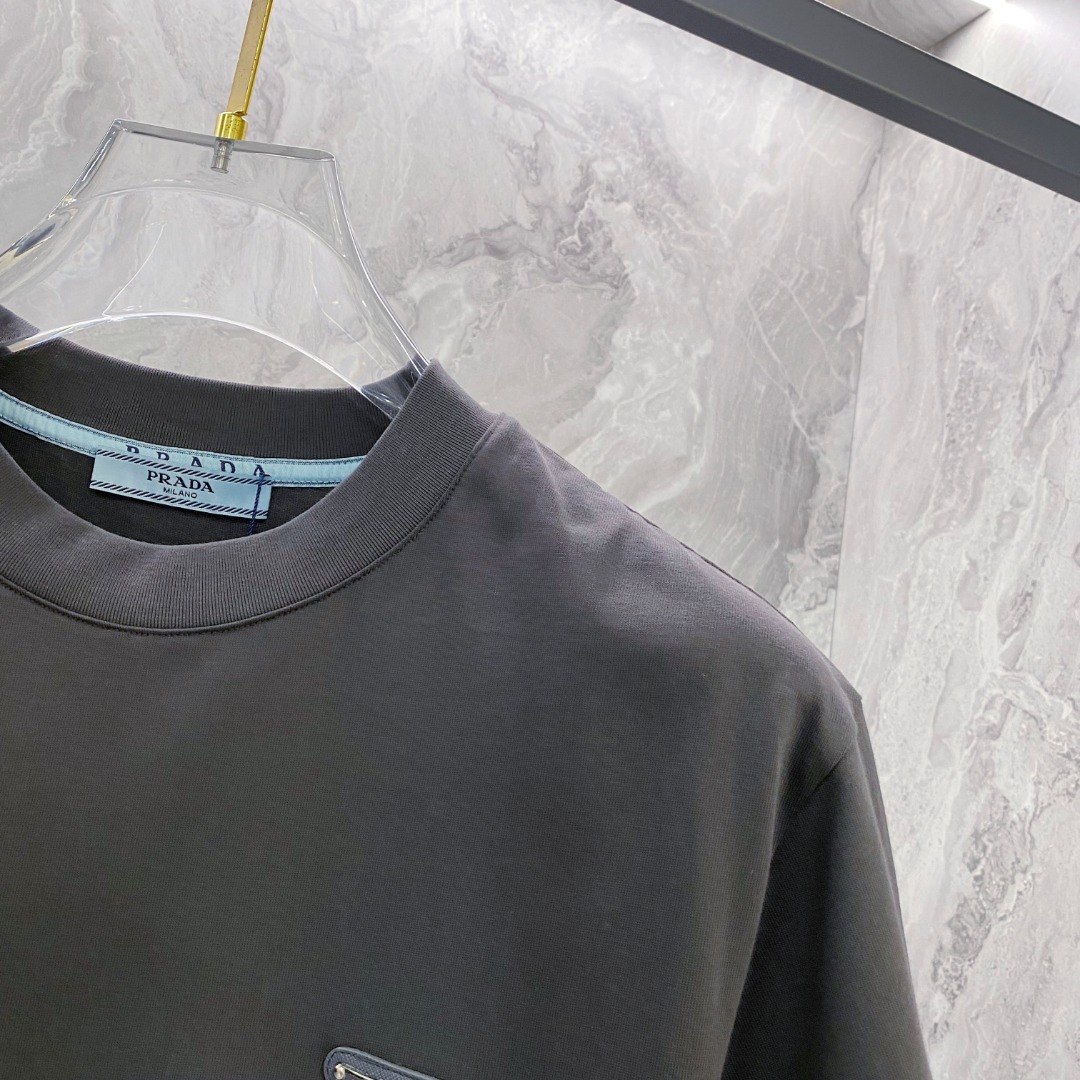 普拉达 2026夏装新款男女同款👫短袖T恤，！定制专属纯棉面料，定制原版工艺螺纹，胸前重工字母logo工