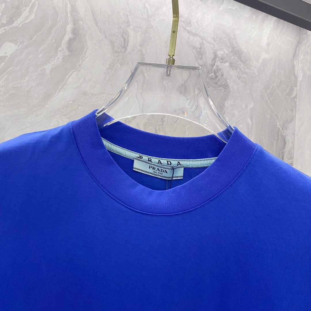 普拉达 2026夏装新款男女同款👫短袖T恤，！定制专属纯棉面料，定制原版工艺螺纹，胸前重工字母logo工
