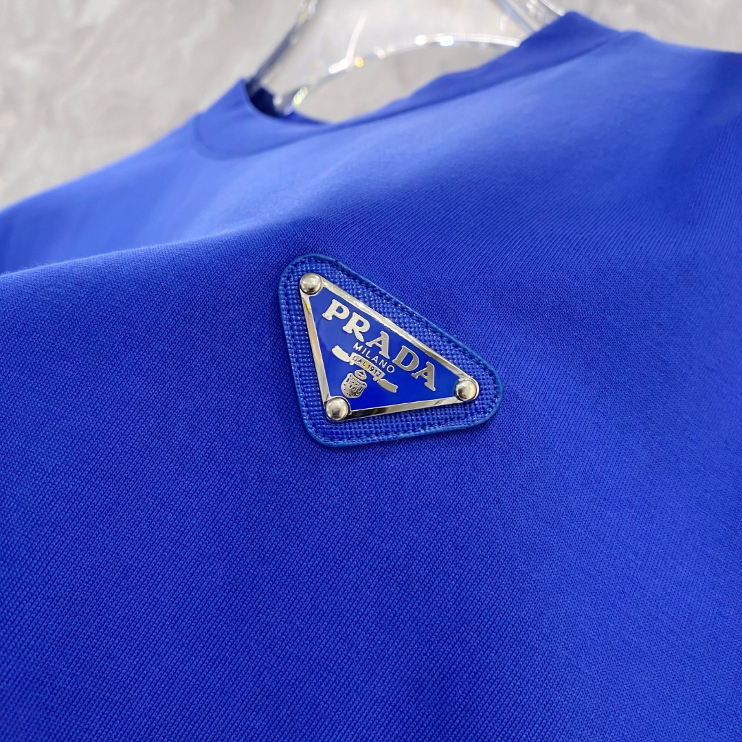 普拉达 2026夏装新款男女同款👫短袖T恤，！定制专属纯棉面料，定制原版工艺螺纹，胸前重工字母logo工