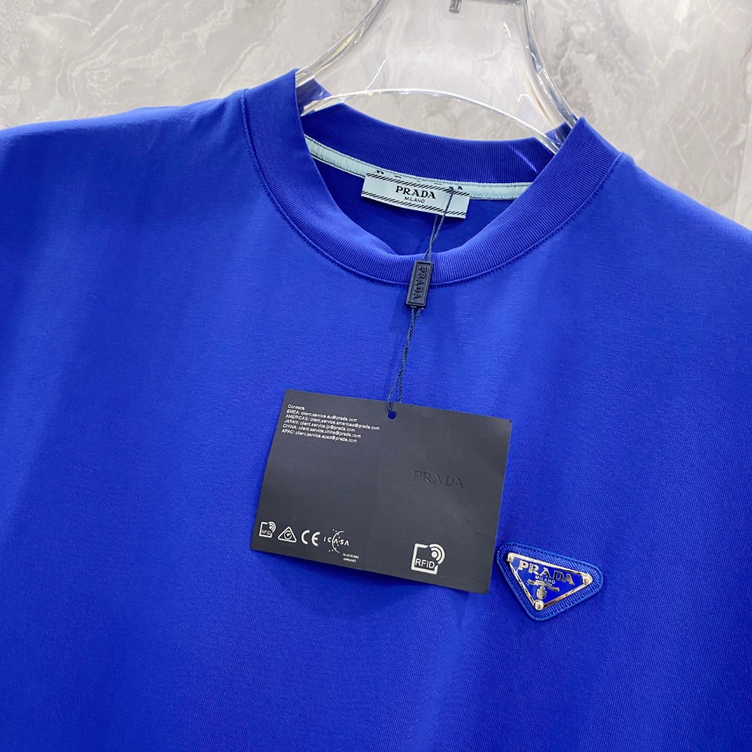 普拉达 2026夏装新款男女同款👫短袖T恤，！定制专属纯棉面料，定制原版工艺螺纹，胸前重工字母logo工