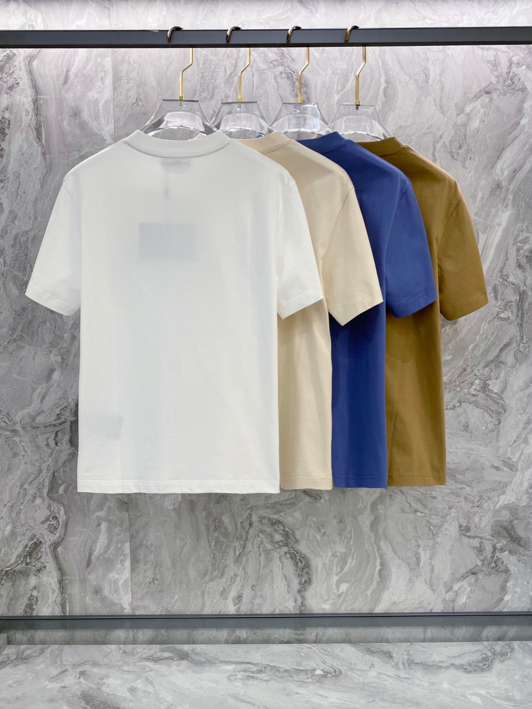 普拉达 2026夏装新款男女同款👫短袖T恤，！定制专属纯棉面料，定制原版工艺螺纹，胸前重工字母logo工