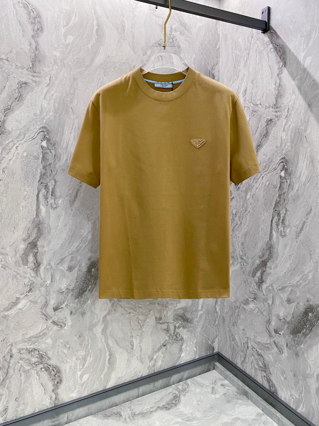 普拉达 2026夏装新款男女同款👫短袖T恤，！定制专属纯棉面料，定制原版工艺螺纹，胸前重工字母logo工