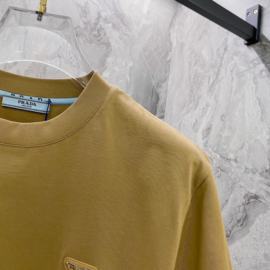 普拉达 2026夏装新款男女同款👫短袖T恤，！定制专属纯棉面料，定制原版工艺螺纹，胸前重工字母logo工