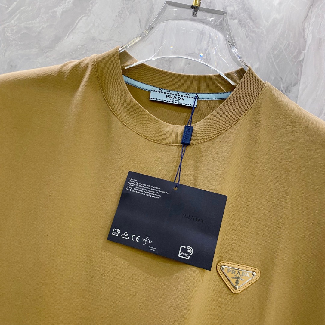 普拉达 2026夏装新款男女同款👫短袖T恤，！定制专属纯棉面料，定制原版工艺螺纹，胸前重工字母logo工