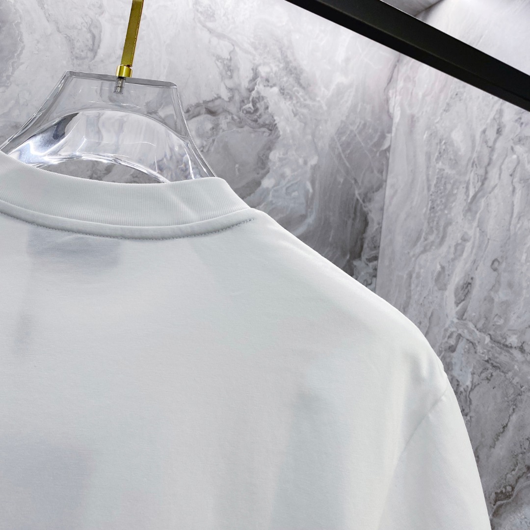 普拉达 2026夏装新款男女同款👫短袖T恤，！定制专属纯棉面料，定制原版工艺螺纹，胸前重工字母logo工