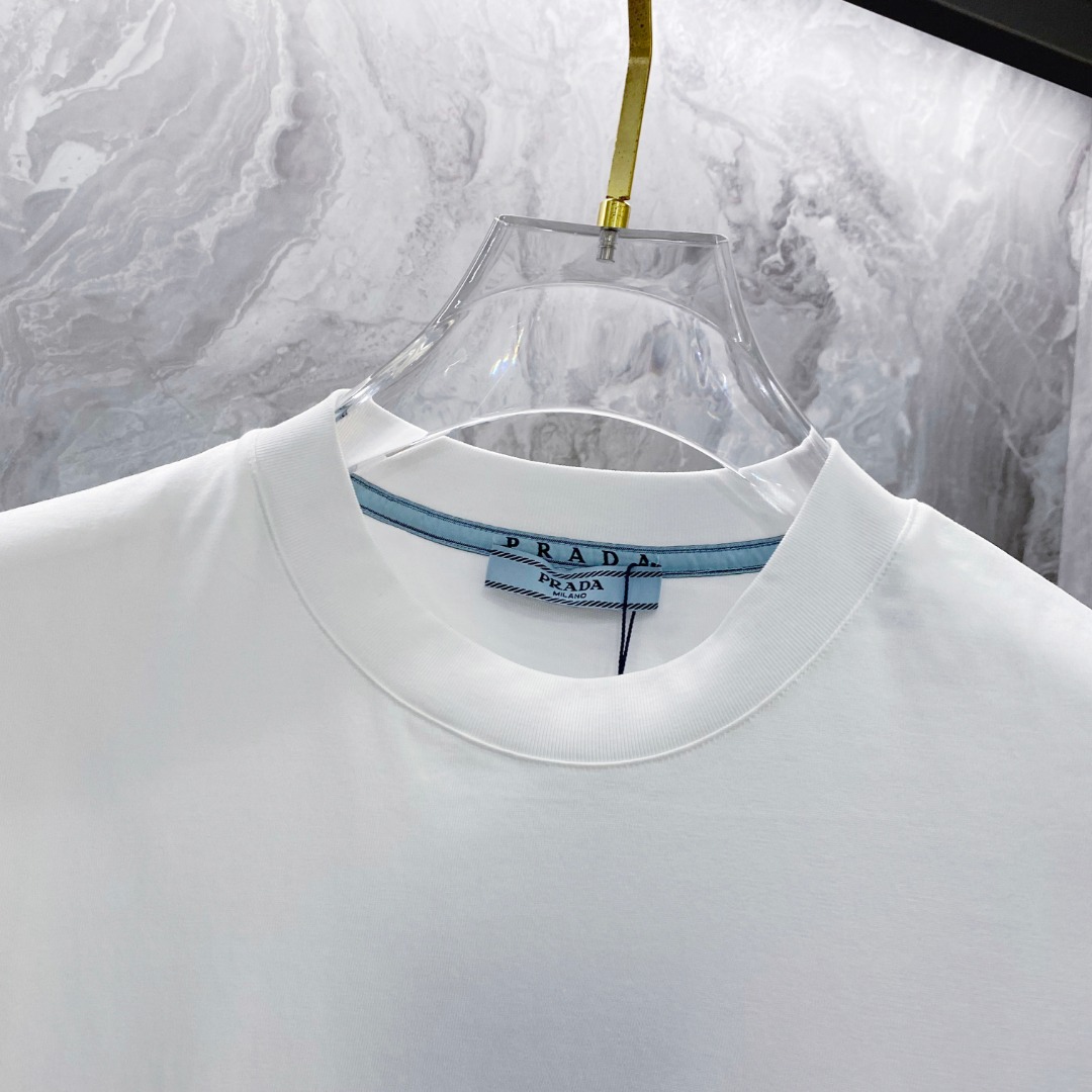普拉达 2026夏装新款男女同款👫短袖T恤，！定制专属纯棉面料，定制原版工艺螺纹，胸前重工字母logo工