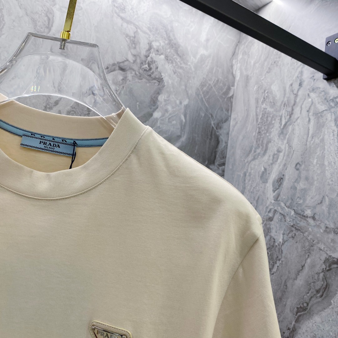 普拉达 2026夏装新款男女同款👫短袖T恤，！定制专属纯棉面料，定制原版工艺螺纹，胸前重工字母logo工