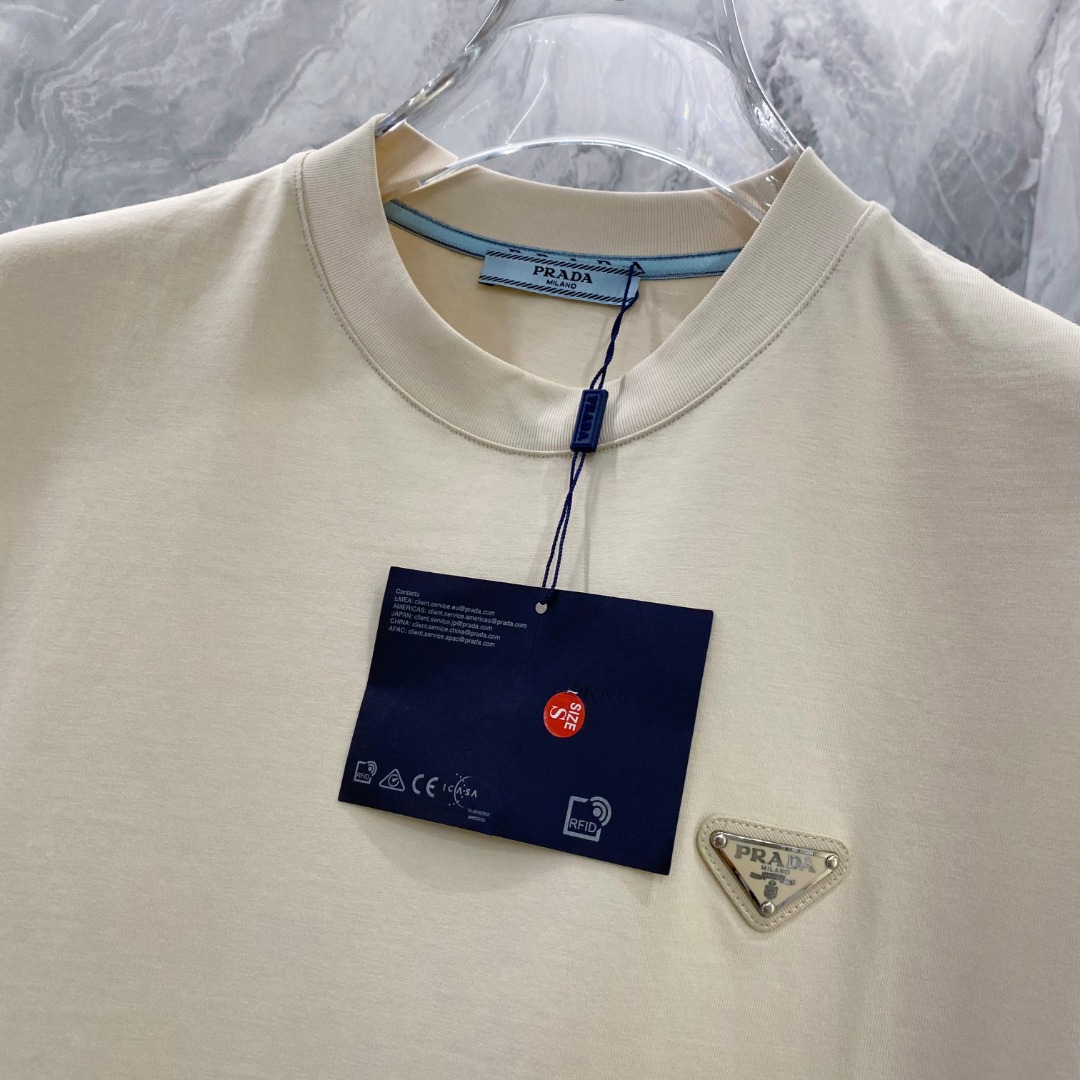普拉达 2026夏装新款男女同款👫短袖T恤，！定制专属纯棉面料，定制原版工艺螺纹，胸前重工字母logo工
