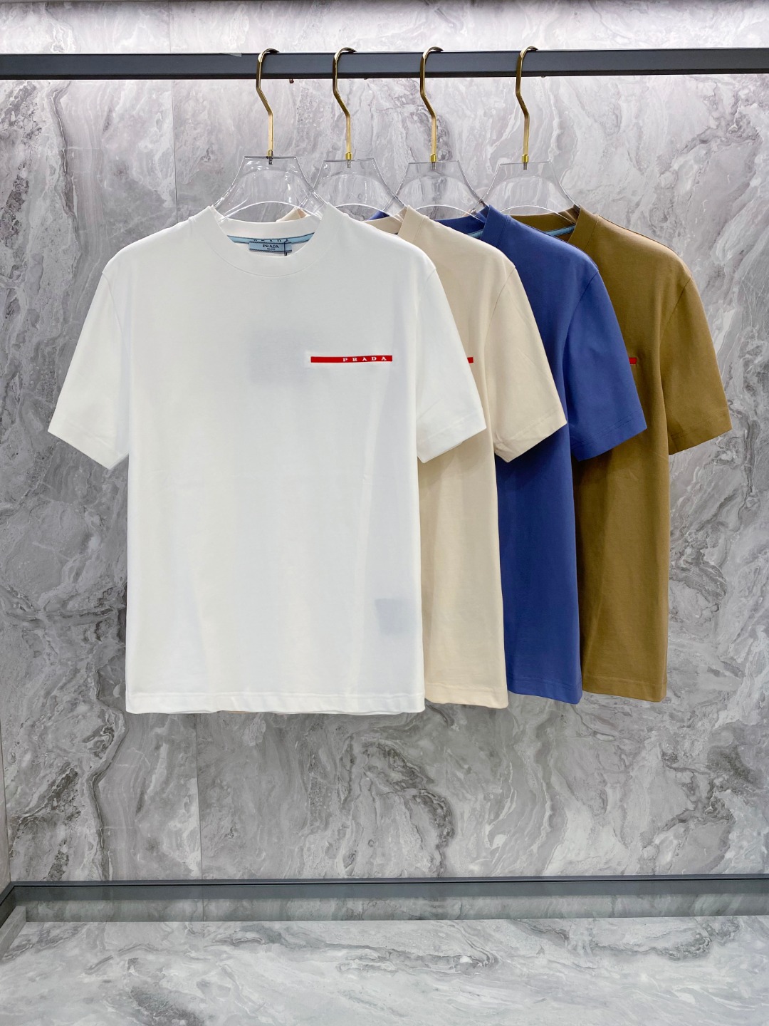 普拉达 2026夏装新款男女同款👫短袖T恤，！定制专属纯棉面料，定制原版工艺螺纹，胸前重工字母logo工