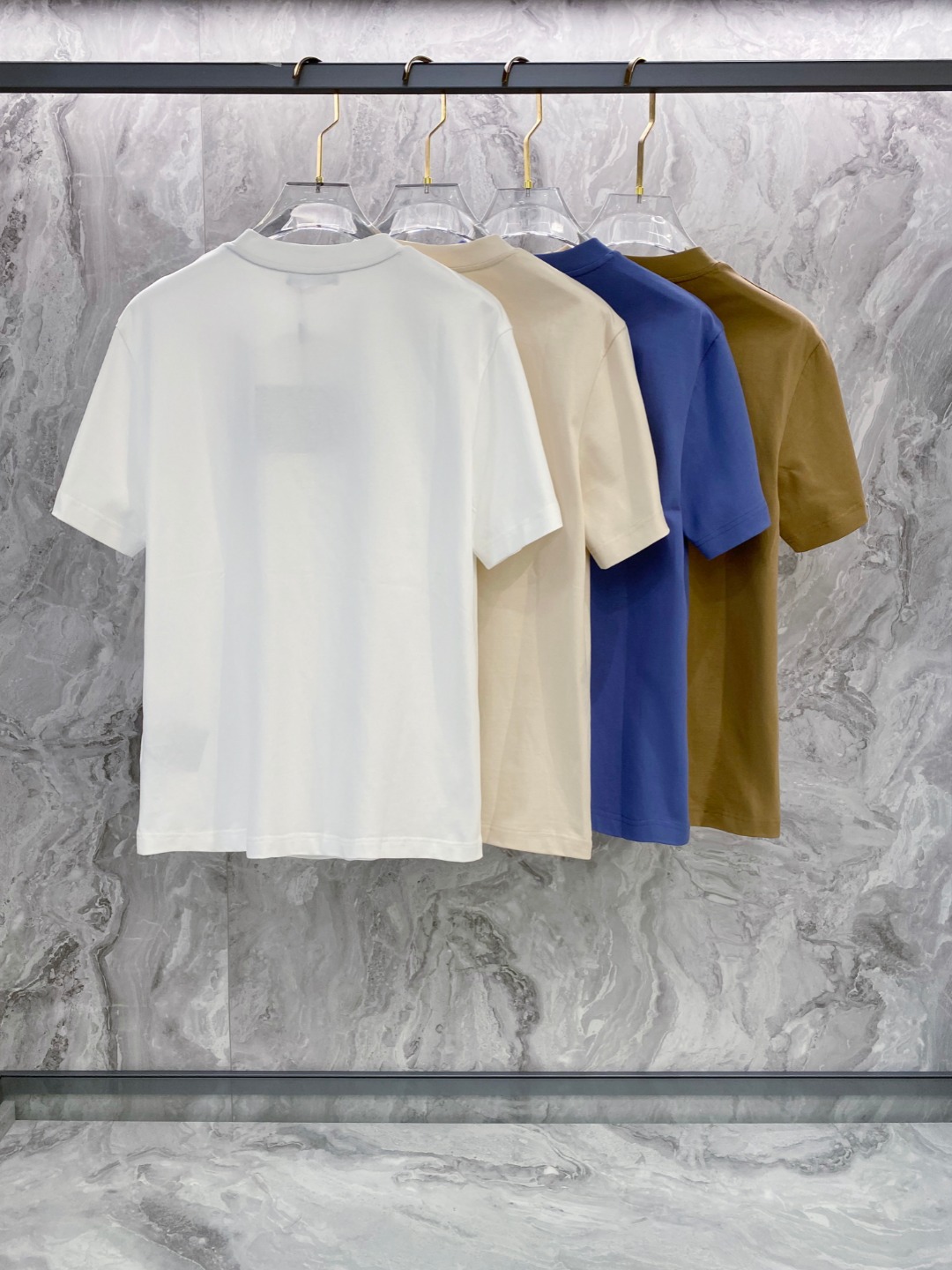 普拉达 2026夏装新款男女同款👫短袖T恤，！定制专属纯棉面料，定制原版工艺螺纹，胸前重工字母logo工