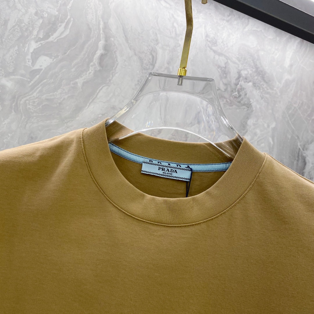 普拉达 2026夏装新款男女同款👫短袖T恤，！定制专属纯棉面料，定制原版工艺螺纹，胸前重工字母logo工