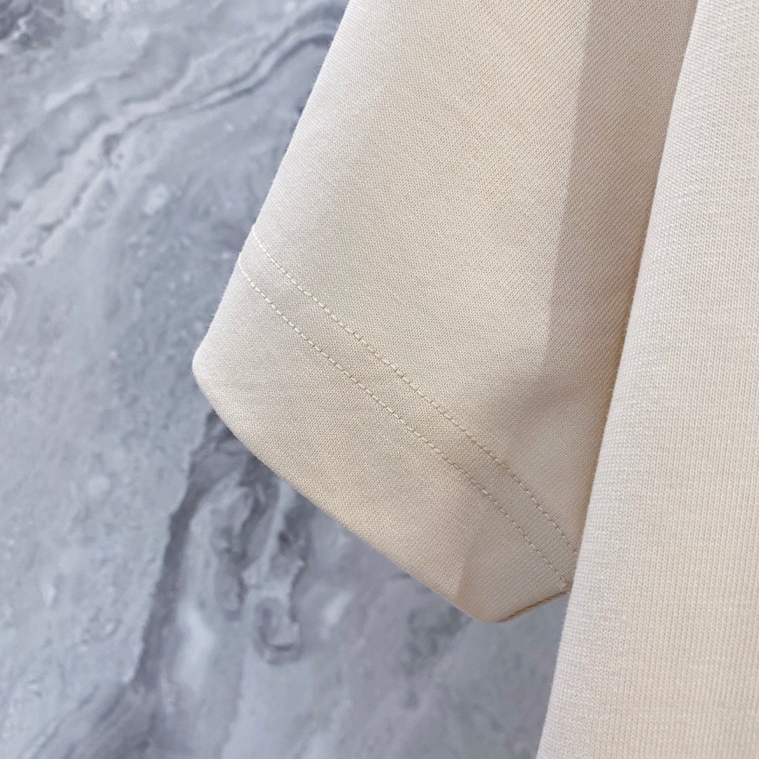 普拉达 2026夏装新款男女同款👫短袖T恤，！定制专属纯棉面料，定制原版工艺螺纹，胸前重工字母logo工