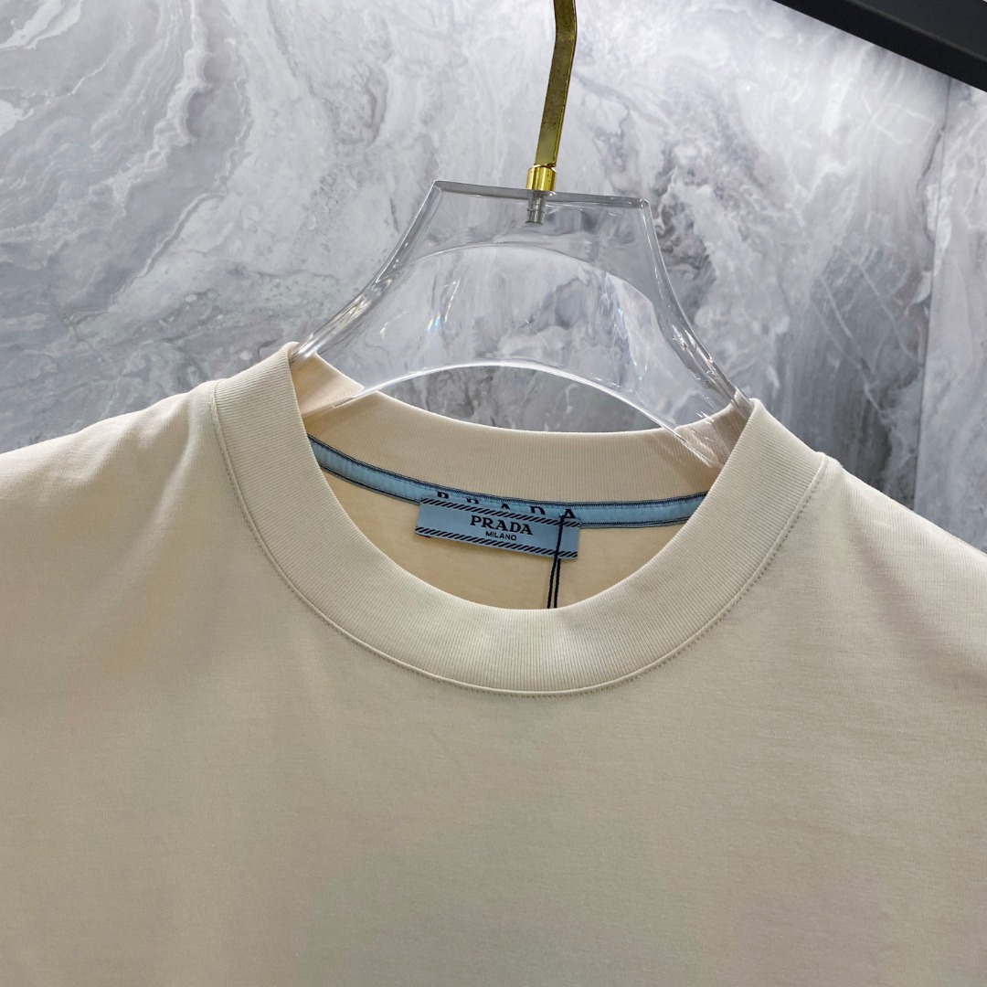 普拉达 2026夏装新款男女同款👫短袖T恤，！定制专属纯棉面料，定制原版工艺螺纹，胸前重工字母logo工