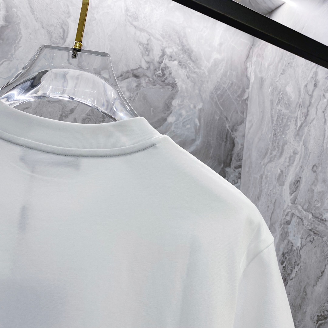 普拉达 2026夏装新款男女同款👫短袖T恤，！定制专属纯棉面料，定制原版工艺螺纹，胸前重工字母logo工