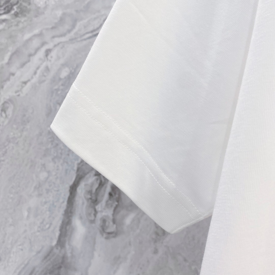 普拉达 2026夏装新款男女同款👫短袖T恤，！定制专属纯棉面料，定制原版工艺螺纹，胸前重工字母logo工