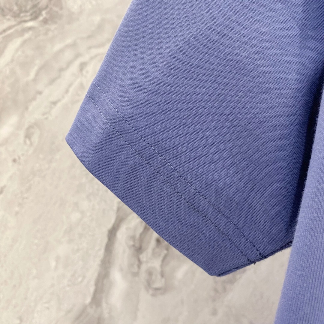 普拉达 2026夏装新款男女同款👫短袖T恤，！定制专属纯棉面料，定制原版工艺螺纹，胸前重工字母logo工