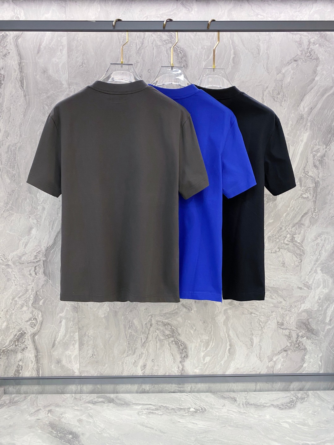 普拉达 2026夏装新款男女同款👫短袖T恤，！定制专属纯棉面料，定制原版工艺螺纹，胸前重工字母logo工