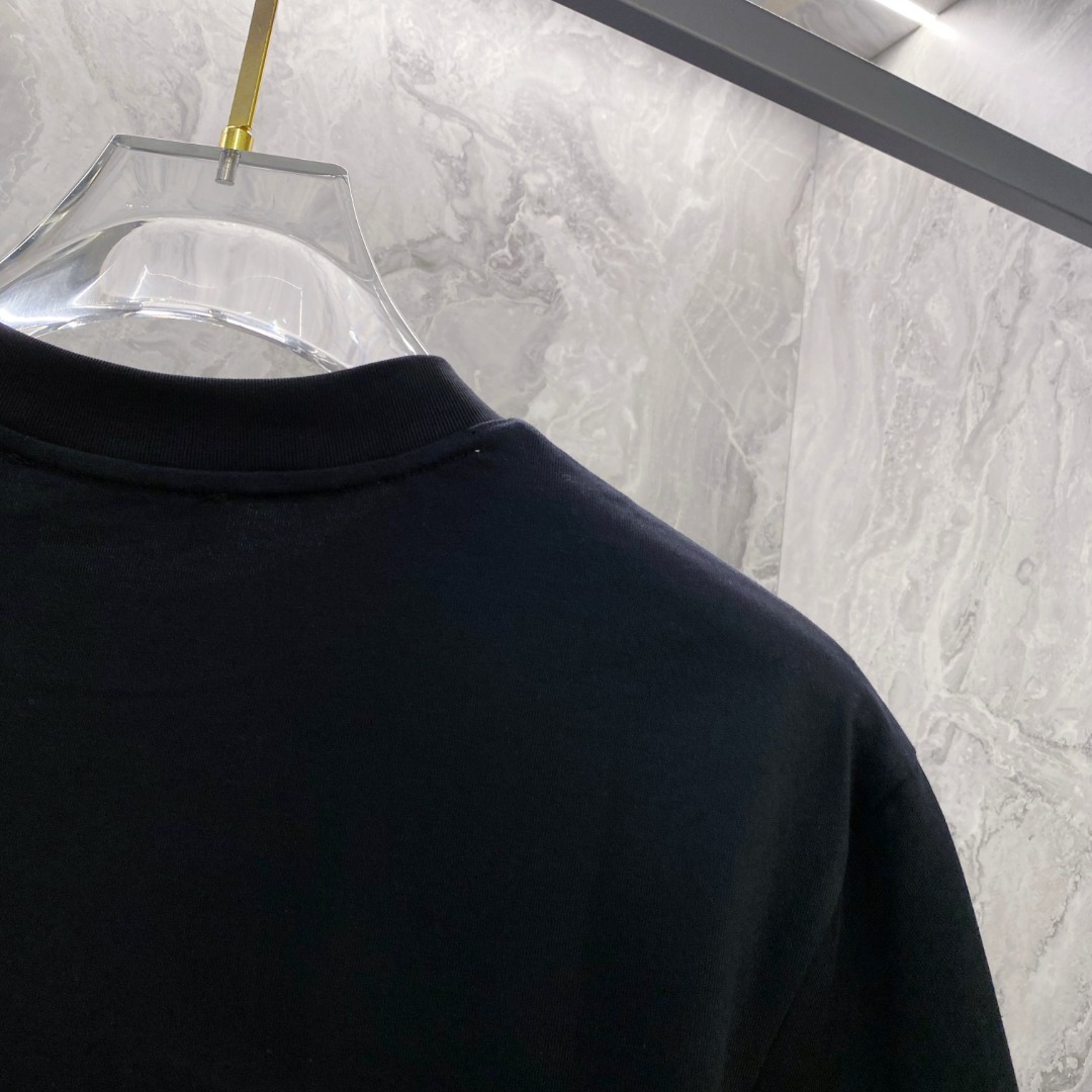 普拉达 2026夏装新款男女同款👫短袖T恤，！定制专属纯棉面料，定制原版工艺螺纹，胸前重工字母logo工