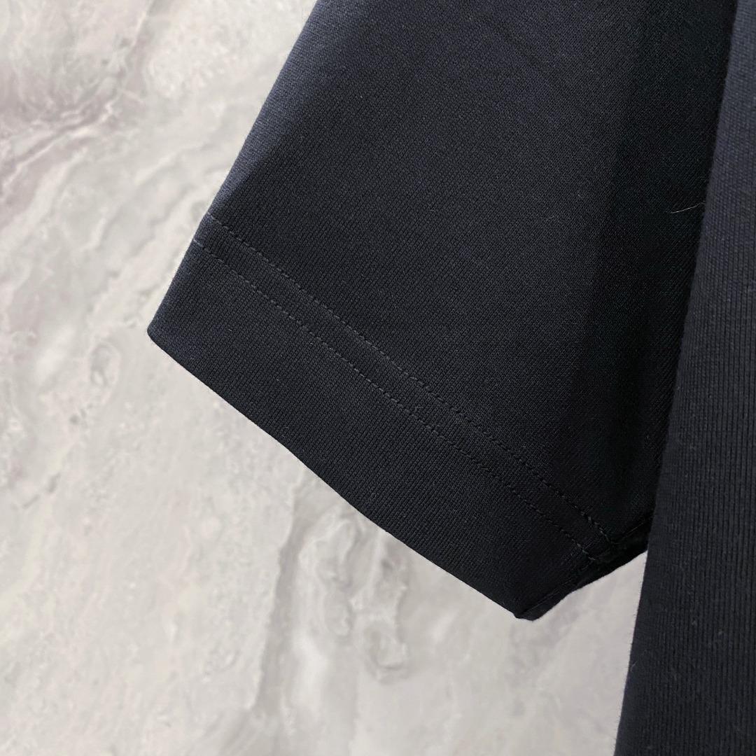 普拉达 2026夏装新款男女同款👫短袖T恤，！定制专属纯棉面料，定制原版工艺螺纹，胸前重工字母logo工