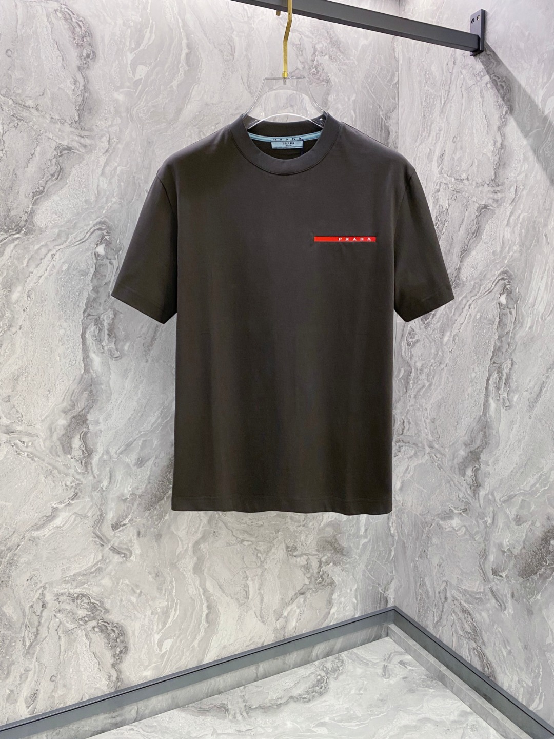 普拉达 2026夏装新款男女同款👫短袖T恤，！定制专属纯棉面料，定制原版工艺螺纹，胸前重工字母logo工