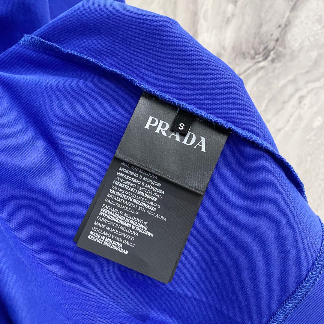 普拉达 2026夏装新款男女同款👫短袖T恤，！定制专属纯棉面料，定制原版工艺螺纹，胸前重工字母logo工