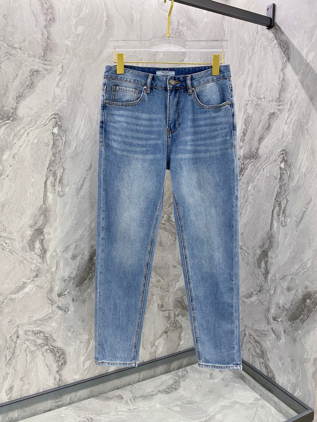 NO:651697,Prada 2025 spring and summer new men's casual jeans, top quality!  Channel orders and official website sales simultaneously!  !  Original factory custom-made denim made of pure cotton!  Suitable for various combinations of casual and formal wear ~ perfect for daily commuting!  !  Size 29-38 (no 3537),,prada,jeans,alexander wang19860909普拉达 2025春夏新款男士休闲牛仔裤,顶级品质！渠道订单,官网同步出售！！原厂订制牛仔全棉材质！适合休闲/正装各种搭配～日常通勤的极品！！尺码29-38（没3537）,,prada,jeans,alexander wang,Men's clothing