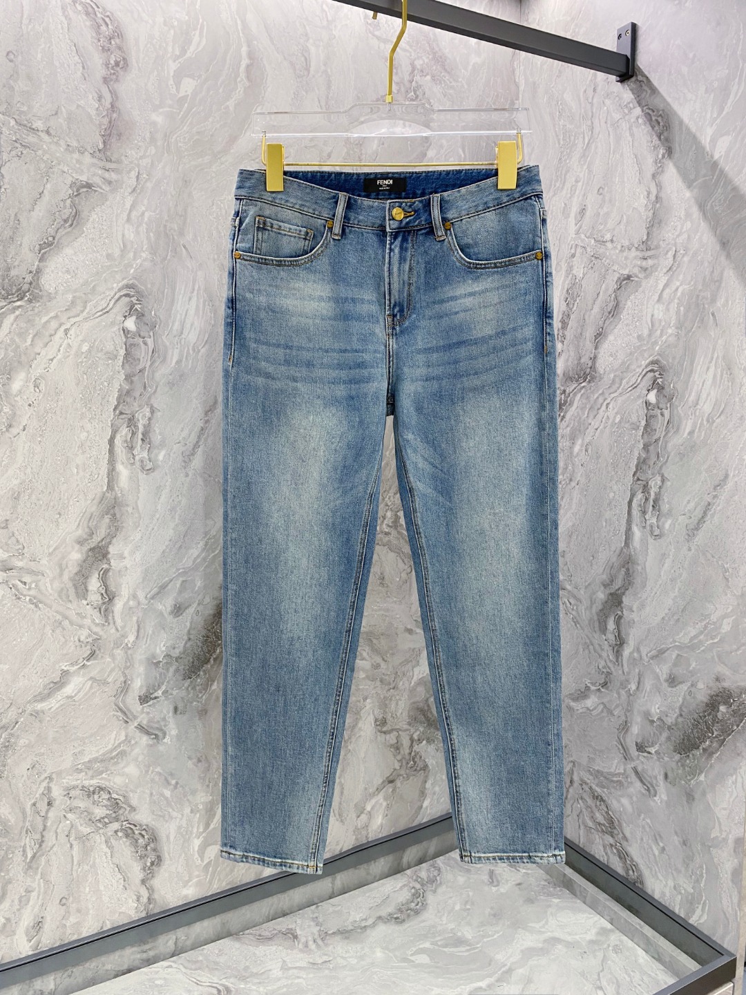 NO:651711,Fendi 2025 spring and summer new men's casual jeans, top quality!  Channel orders and official website sales simultaneously!  !  Original factory custom-made denim made of pure cotton!  Suitable for various combinations of casual and formal wear ~ perfect for daily commuting!  !  Size 29-38 (no 3537),,fendi,jeans,alexander wang19860909芬迪 2025春夏新款男士休闲牛仔裤,顶级品质！渠道订单,官网同步出售！！原厂订制牛仔全棉材质！适合休闲/正装各种搭配～日常通勤的极品！！尺码29-38（没3537）,,fendi,jeans,alexander wang,Men's clothing