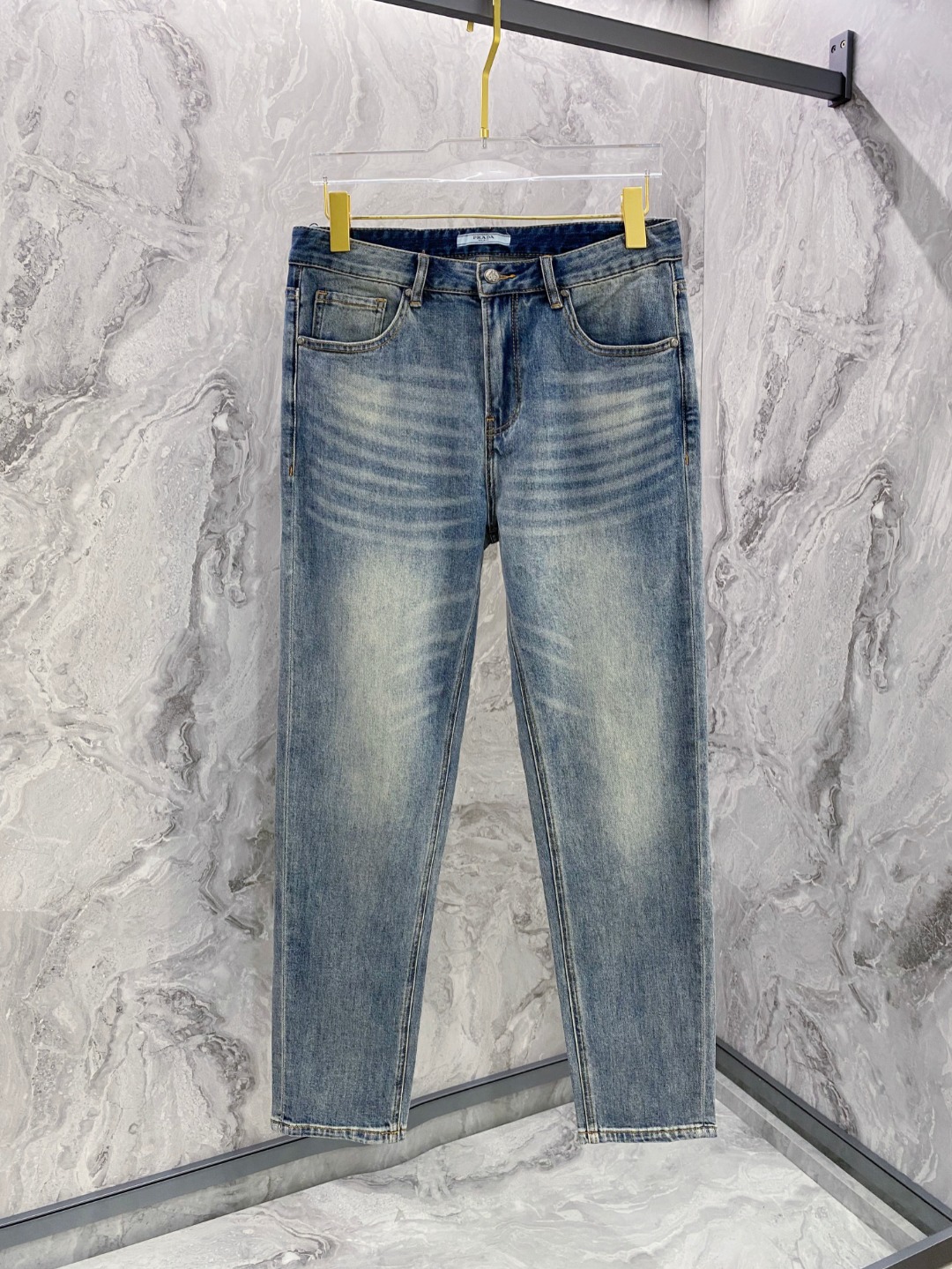 NO:651737,Prada 2025 spring and summer new men's casual jeans, top quality!  Channel orders and official website sales simultaneously!  !  Original factory custom-made denim made of pure cotton!  Suitable for various combinations of casual and formal wear ~ perfect for daily commuting!  !  Size 29-38 (no 3537),,prada,jeans,alexander wang19860909普拉达 2025春夏新款男士休闲牛仔裤,顶级品质！渠道订单,官网同步出售！！原厂订制牛仔全棉材质！适合休闲/正装各种搭配～日常通勤的极品！！尺码29-38（没3537）,,prada,jeans,alexander wang,Men's clothing
