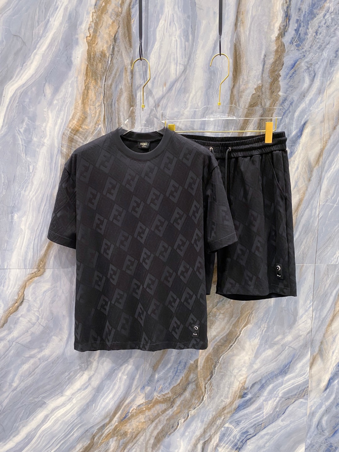 NO:505937,/Set Fendi 25/ss Spring and Summer New Cotton Set Perfect Jacquard Logo Top Hardware + Top Fabric Customization (One Set Not Disassembled) Standard Style Black White Two Colors Men and Women Same Model Number M L XL XXL XXXL,,fendi,alexander wang19860909/套 芬迪 25/ss春夏新款棉质套装 完美提花标识 顶级五金+顶级面料定制（一套不拆） 标准版型 黑 白 两色 男女同款 码数M L XL XXL XXXL,,fendi,alexander wang,Men's clothing