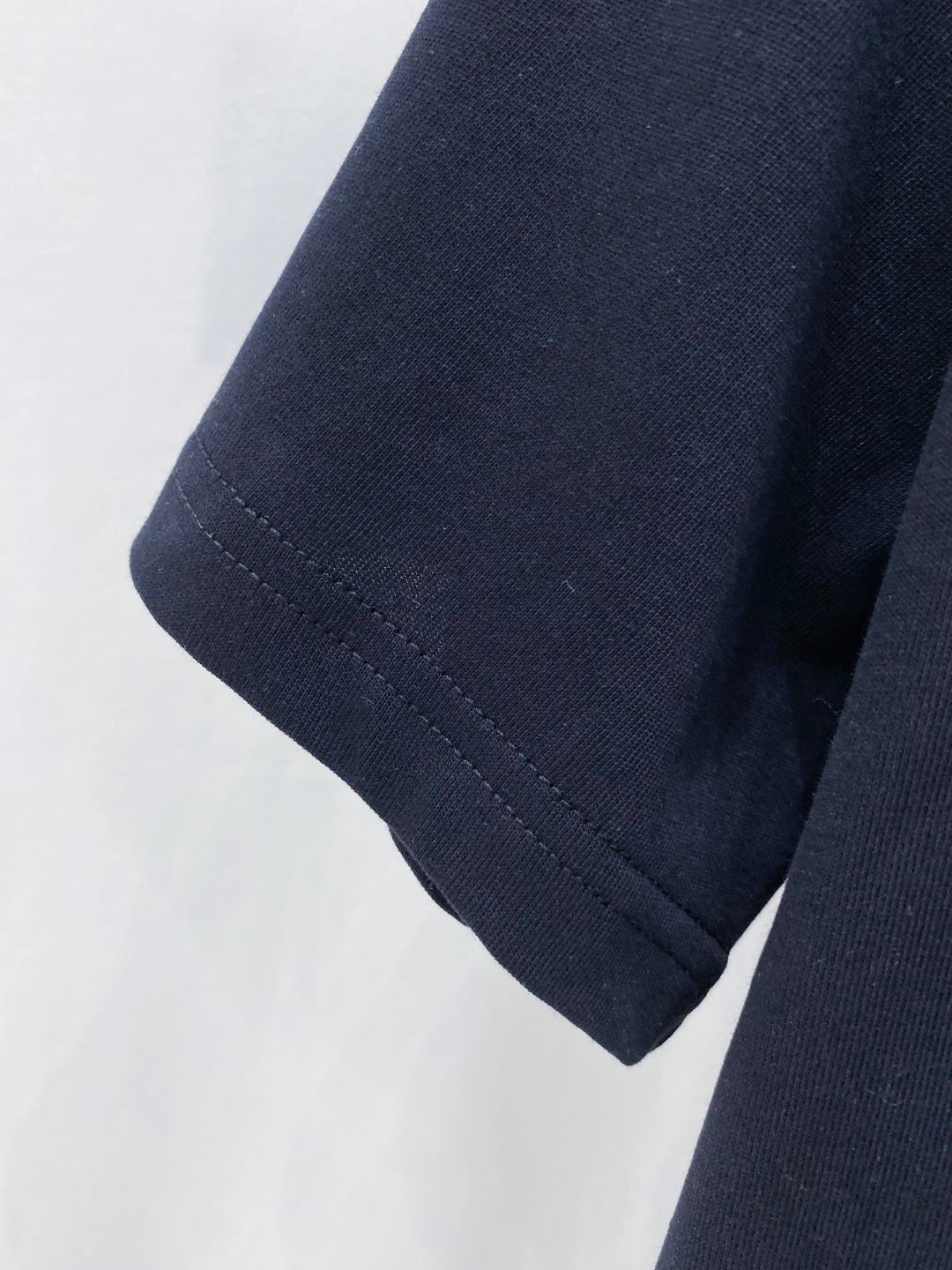 路易威*1V 25SS春夏新款首发专柜最新款短袖圆领T恤 高端订制 设计前卫时尚！品牌logo重工艺设计