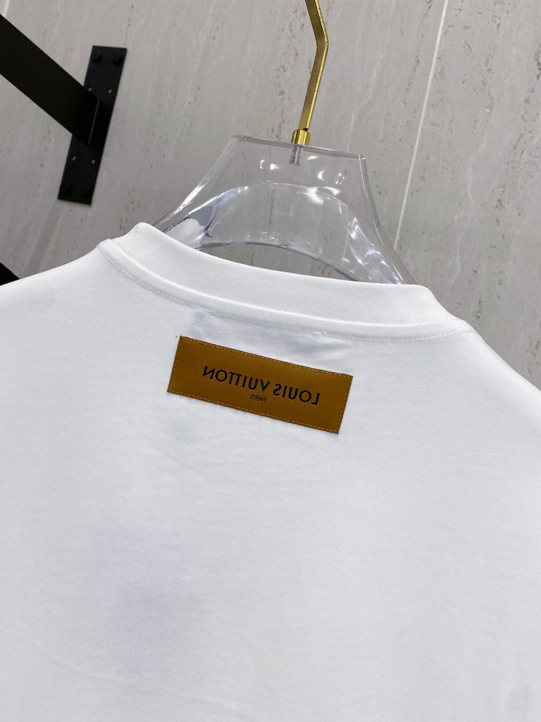 路易威*1V 25SS春夏新款首发专柜最新款短袖圆领T恤 高端订制 设计前卫时尚！品牌logo重工艺设计