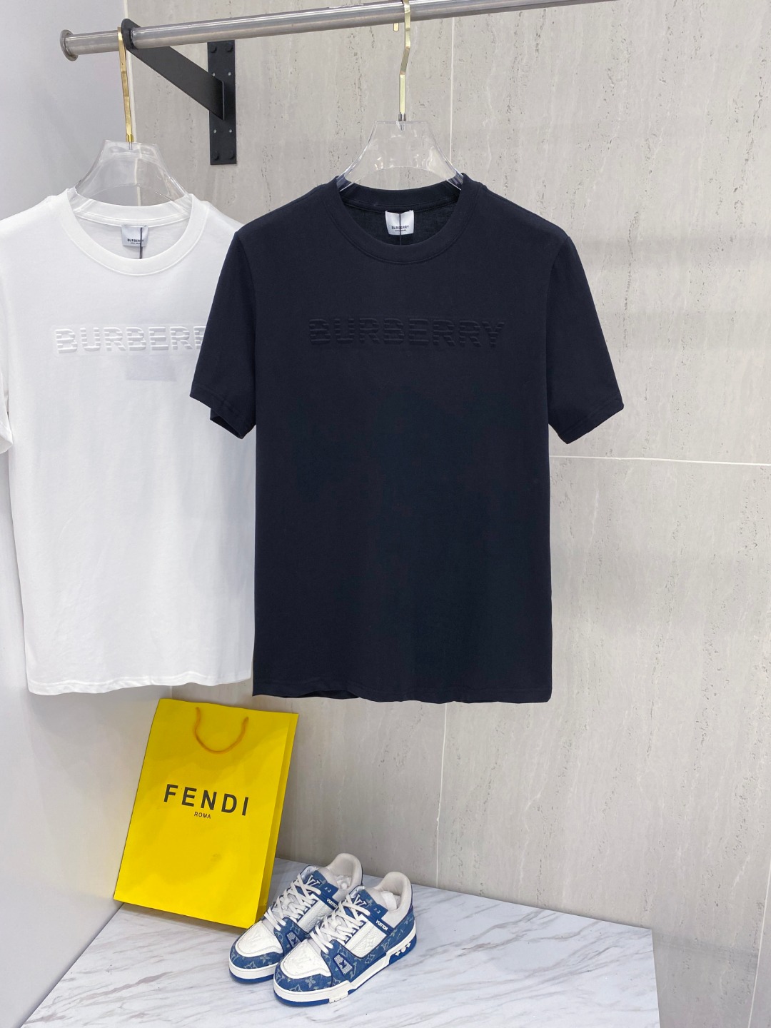 巴宝*Burberry 25SS春夏新款首发专柜最新款短袖圆领T恤 高端订制 设计前卫时尚！品牌logo