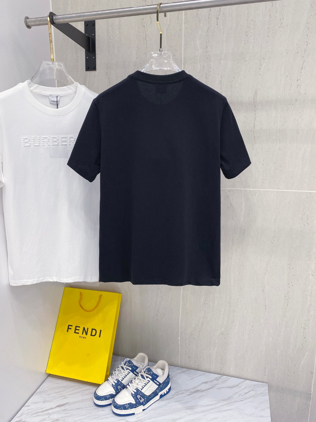 巴宝*Burberry 25SS春夏新款首发专柜最新款短袖圆领T恤 高端订制 设计前卫时尚！品牌logo