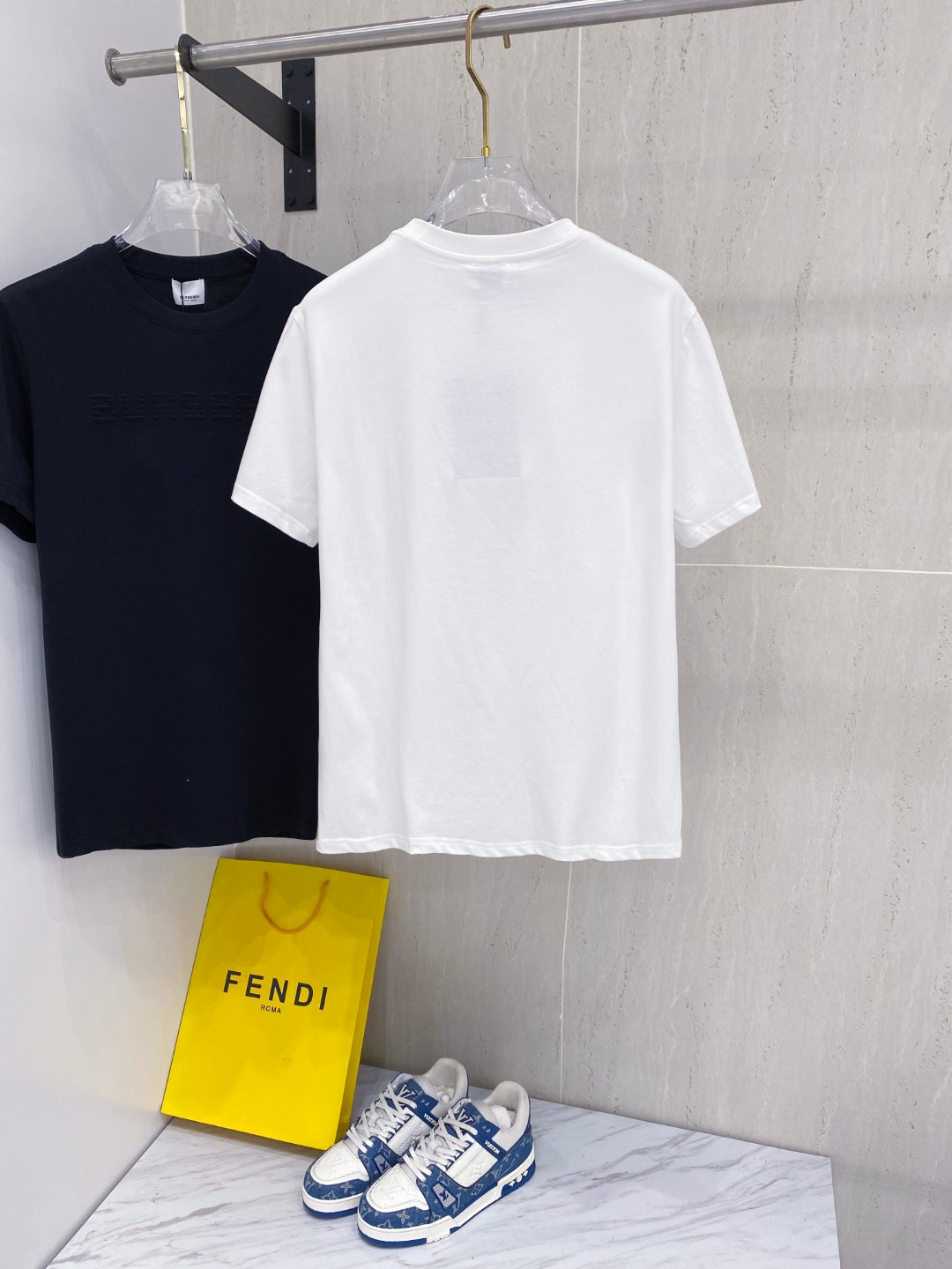 巴宝*Burberry 25SS春夏新款首发专柜最新款短袖圆领T恤 高端订制 设计前卫时尚！品牌logo