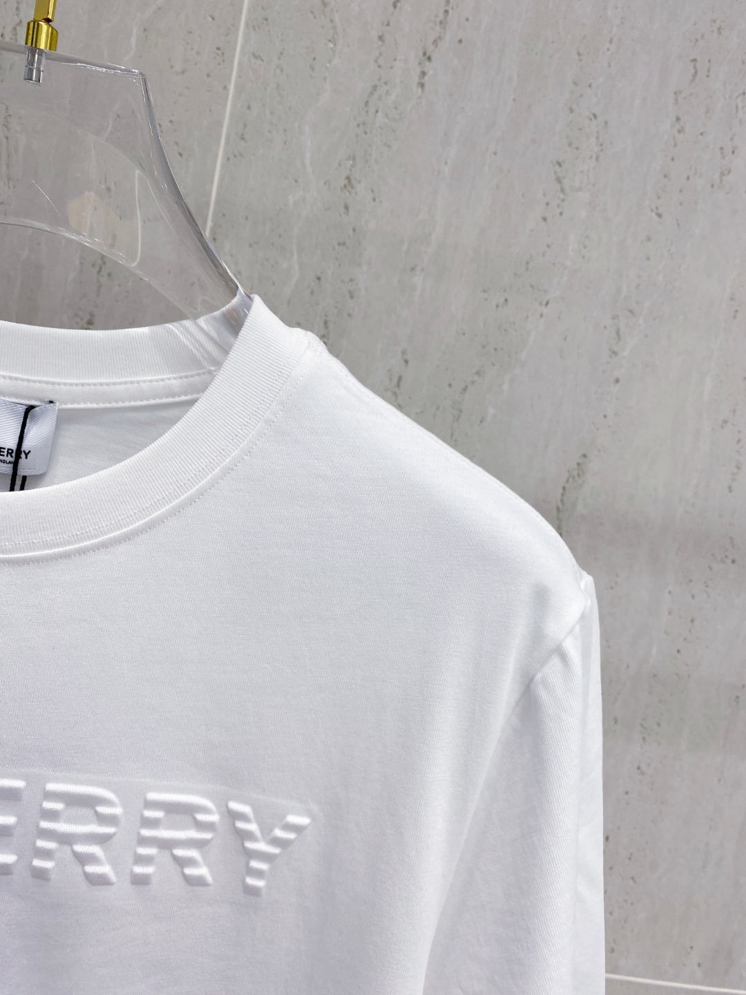 巴宝*Burberry 25SS春夏新款首发专柜最新款短袖圆领T恤 高端订制 设计前卫时尚！品牌logo