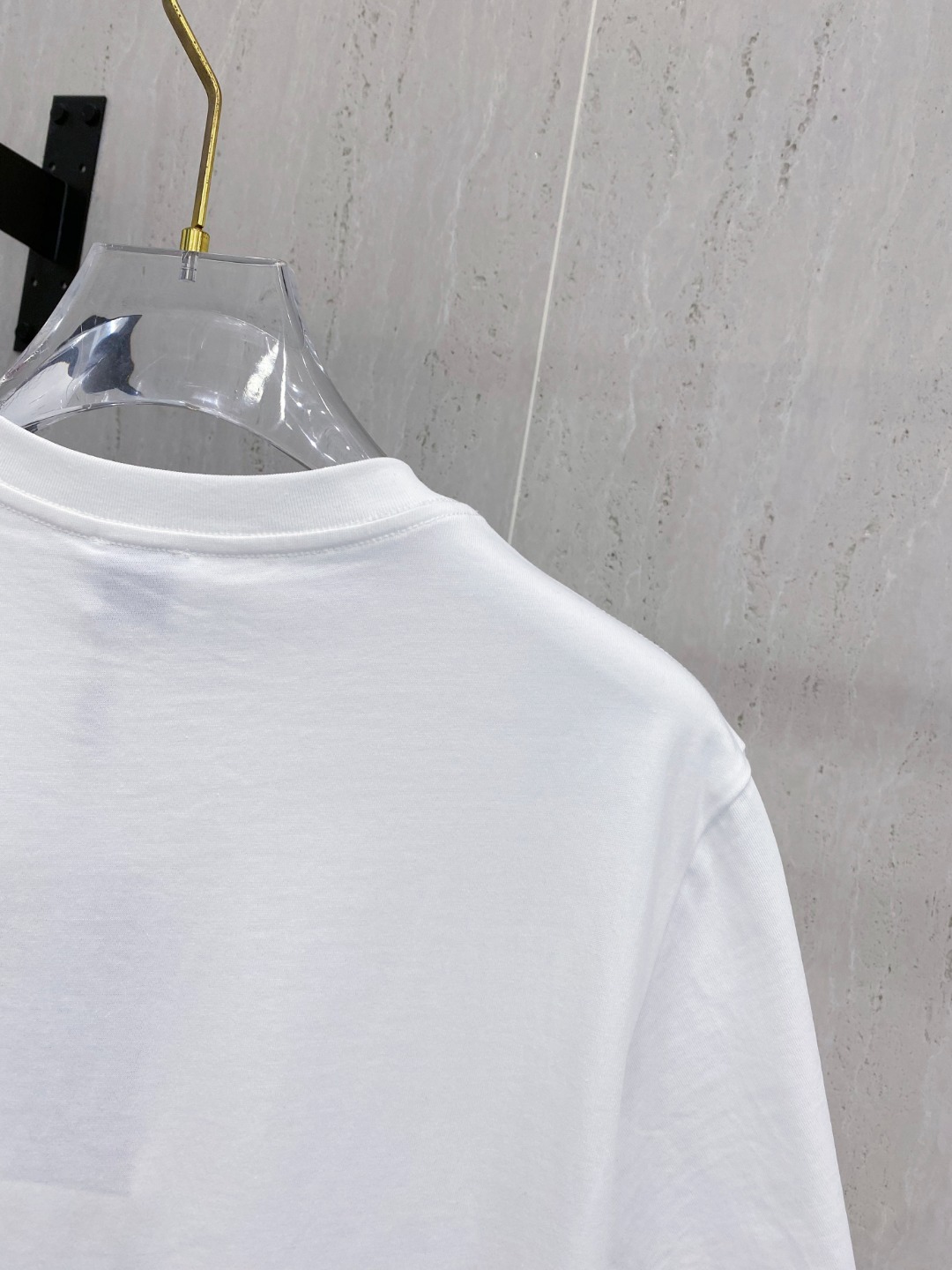 巴宝*Burberry 25SS春夏新款首发专柜最新款短袖圆领T恤 高端订制 设计前卫时尚！品牌logo