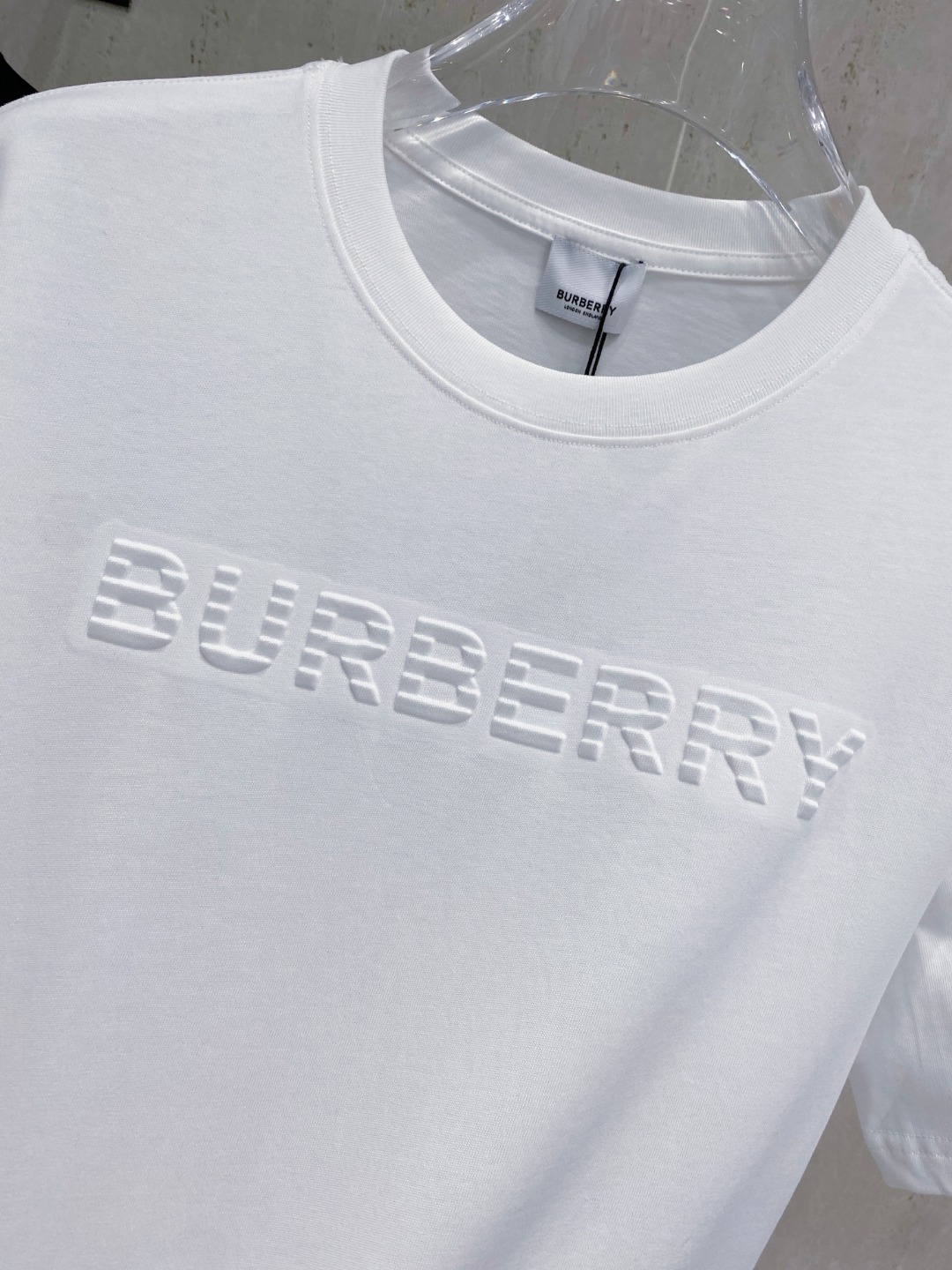 巴宝*Burberry 25SS春夏新款首发专柜最新款短袖圆领T恤 高端订制 设计前卫时尚！品牌logo