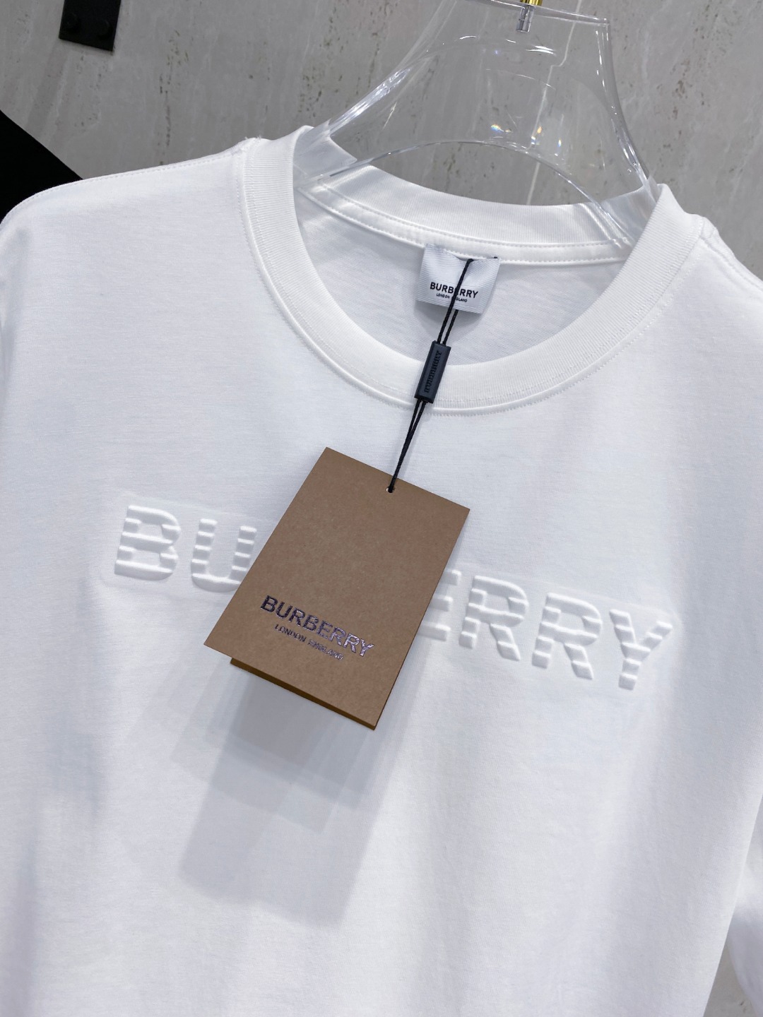 巴宝*Burberry 25SS春夏新款首发专柜最新款短袖圆领T恤 高端订制 设计前卫时尚！品牌logo