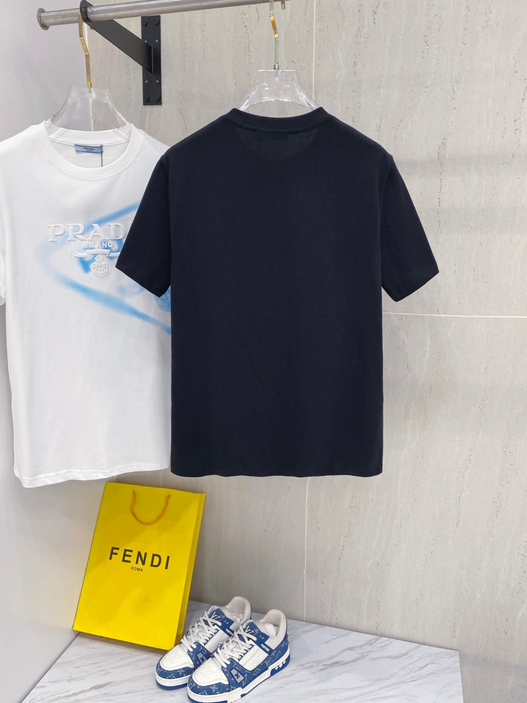 普拉*Prada 25SS春夏新款首发专柜最新款短袖圆领T恤 高端订制 设计前卫时尚！品牌logo重工艺