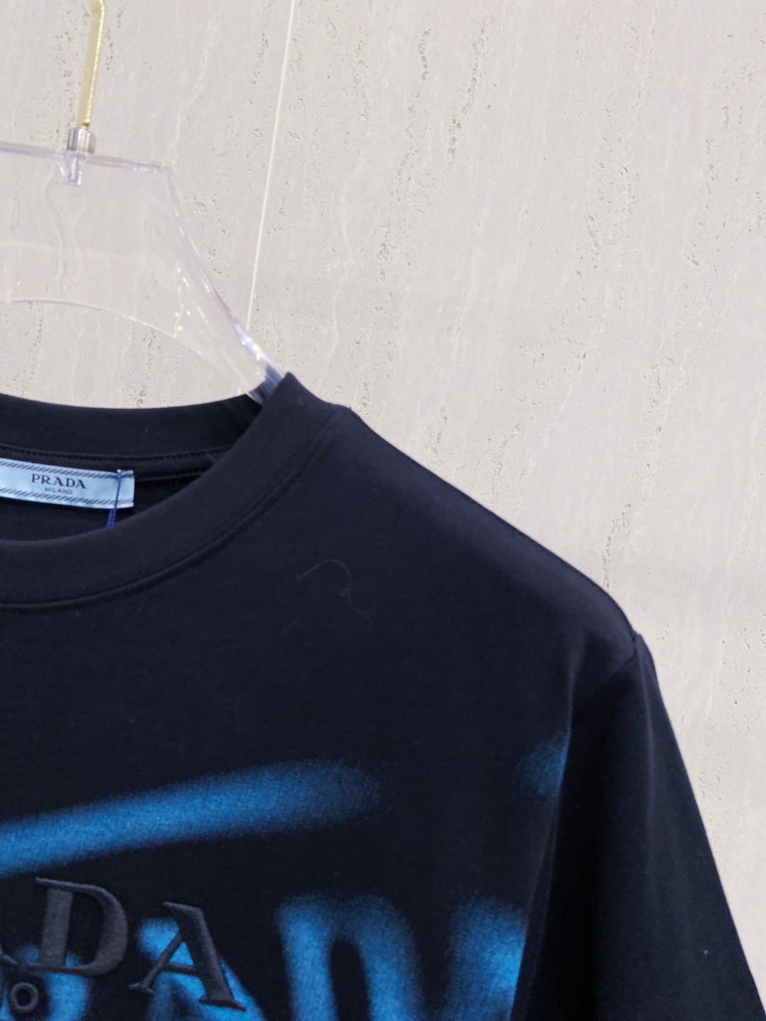 普拉*Prada 25SS春夏新款首发专柜最新款短袖圆领T恤 高端订制 设计前卫时尚！品牌logo重工艺