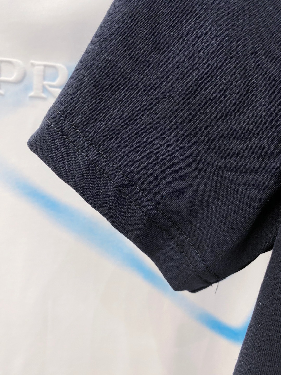 普拉*Prada 25SS春夏新款首发专柜最新款短袖圆领T恤 高端订制 设计前卫时尚！品牌logo重工艺