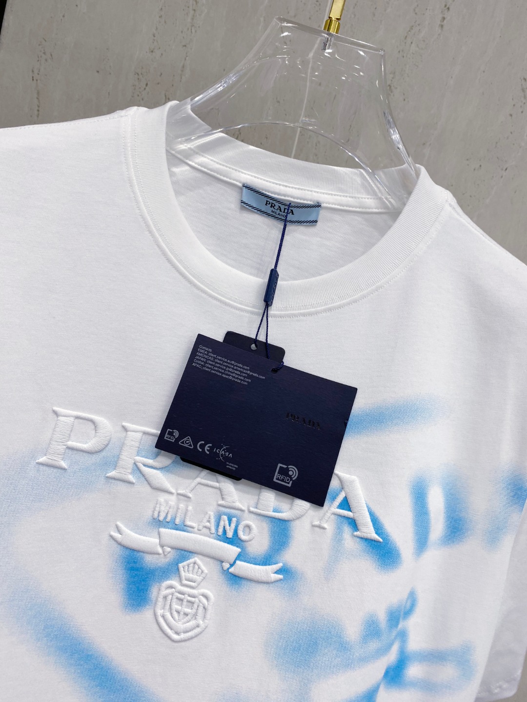 普拉*Prada 25SS春夏新款首发专柜最新款短袖圆领T恤 高端订制 设计前卫时尚！品牌logo重工艺