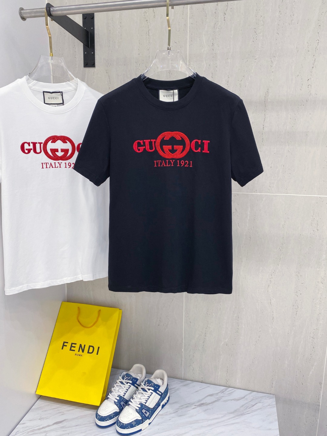 古*Gucci 25SS春夏新款首发专柜最新款短袖圆领T恤 高端订制 设计前卫时尚！品牌logo重工艺设