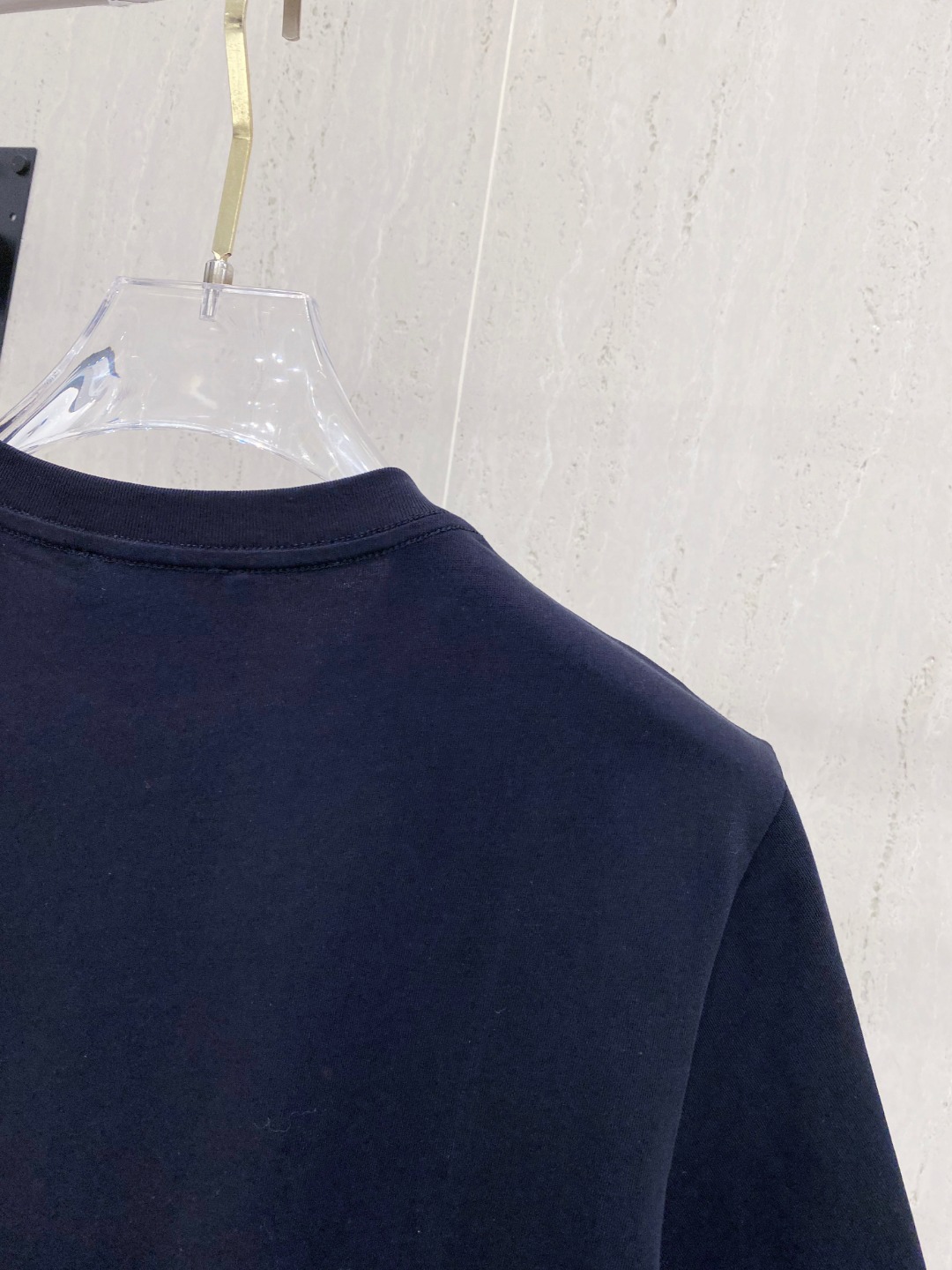 古*Gucci 25SS春夏新款首发专柜最新款短袖圆领T恤 高端订制 设计前卫时尚！品牌logo重工艺设